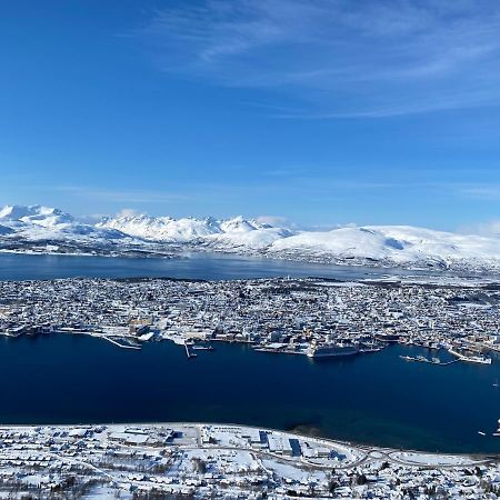 Aurora Apartment Very Close To Cable Car And Sherpatrappa Tromso Bagian luar foto