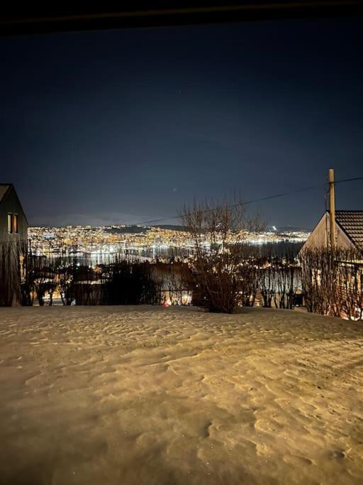 Aurora Apartment Very Close To Cable Car And Sherpatrappa Tromso Bagian luar foto