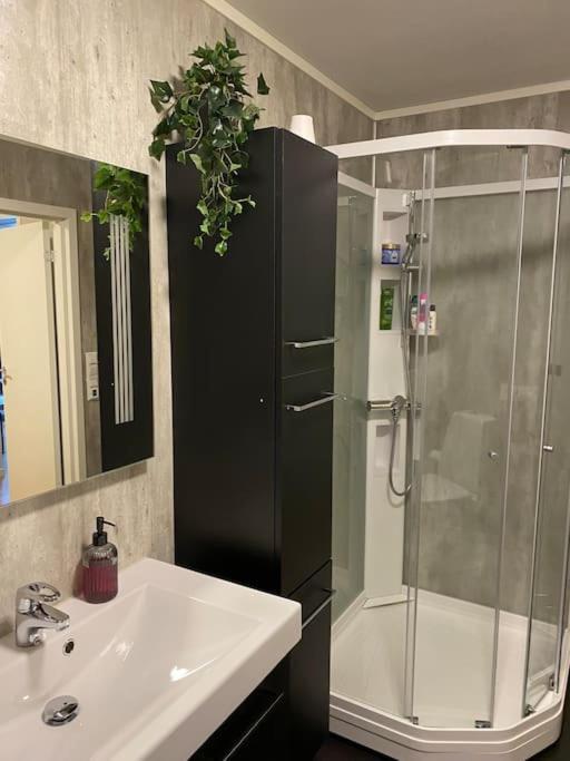 Aurora Apartment Very Close To Cable Car And Sherpatrappa Tromso Bagian luar foto