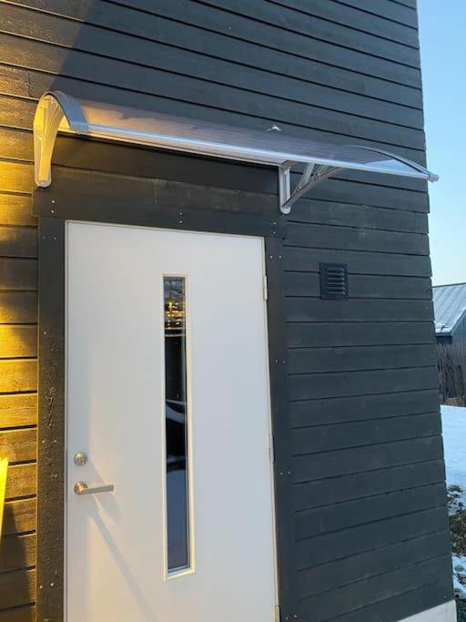 Aurora Apartment Very Close To Cable Car And Sherpatrappa Tromso Bagian luar foto