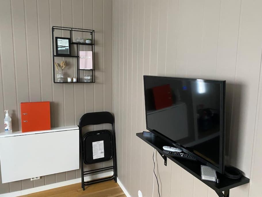Aurora Apartment Very Close To Cable Car And Sherpatrappa Tromso Bagian luar foto