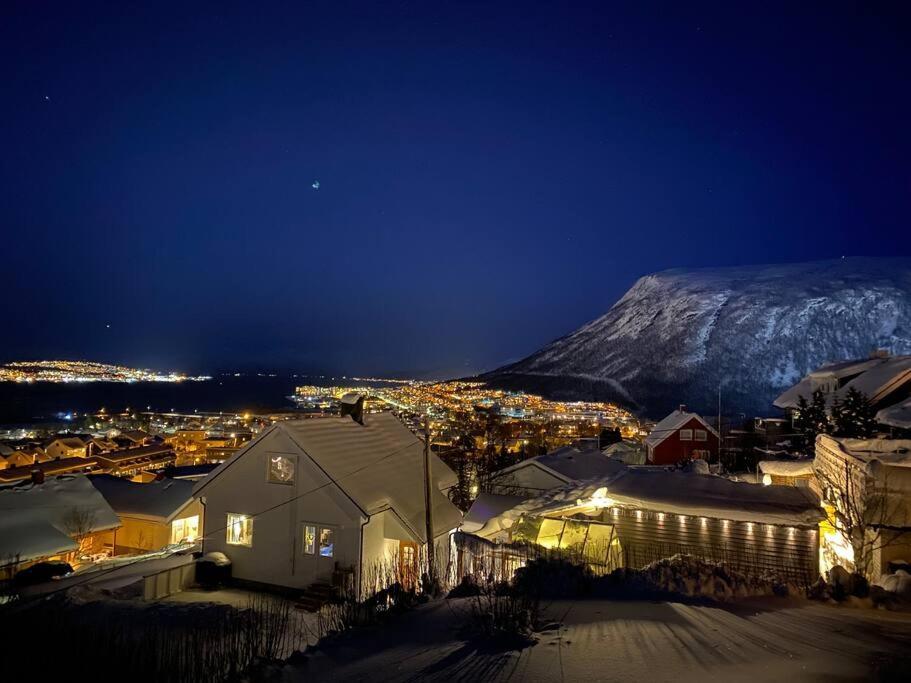 Aurora Apartment Very Close To Cable Car And Sherpatrappa Tromso Bagian luar foto