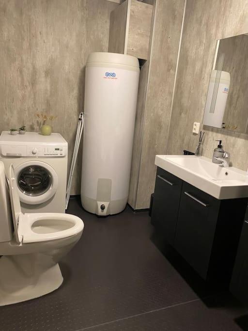 Aurora Apartment Very Close To Cable Car And Sherpatrappa Tromso Bagian luar foto
