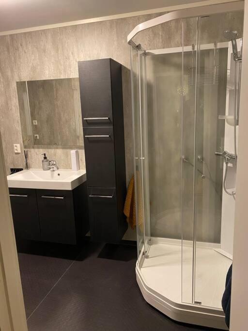 Aurora Apartment Very Close To Cable Car And Sherpatrappa Tromso Bagian luar foto