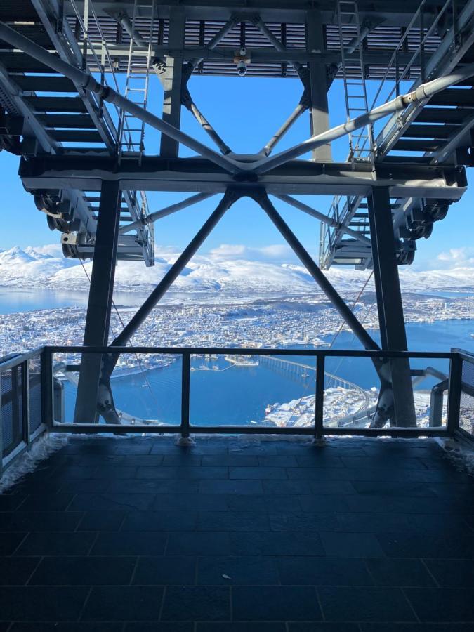 Aurora Apartment Very Close To Cable Car And Sherpatrappa Tromso Bagian luar foto