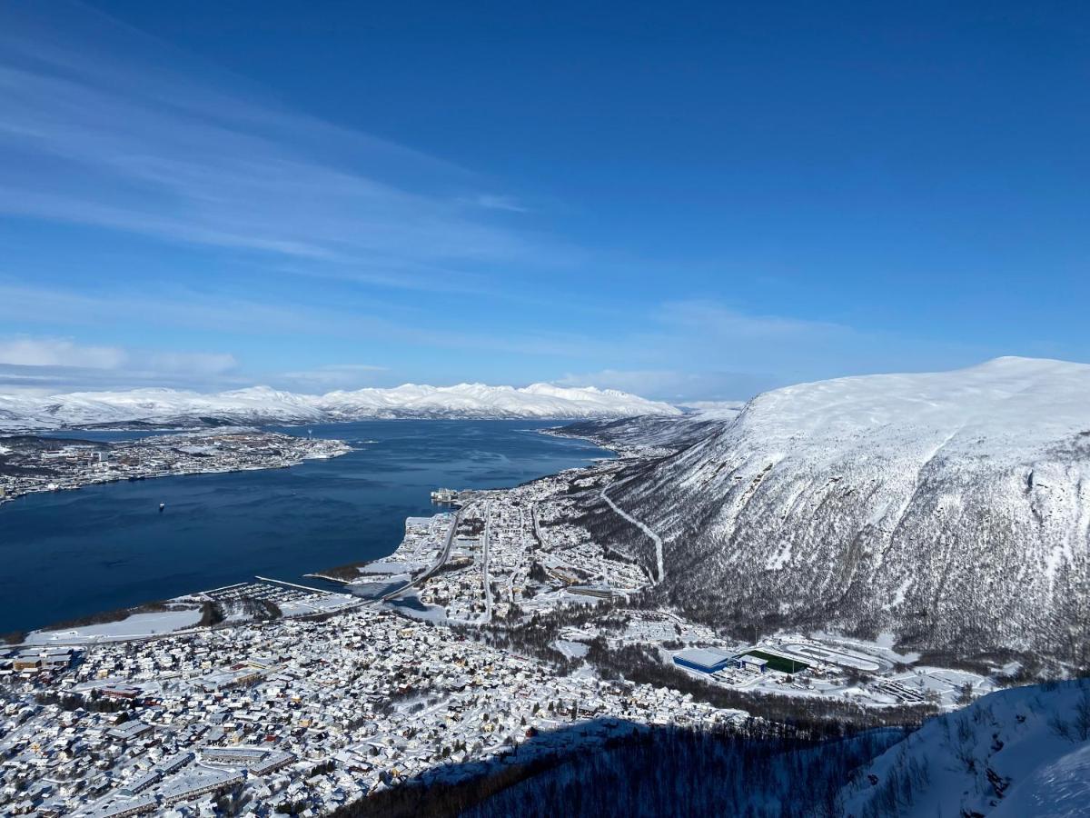 Aurora Apartment Very Close To Cable Car And Sherpatrappa Tromso Bagian luar foto