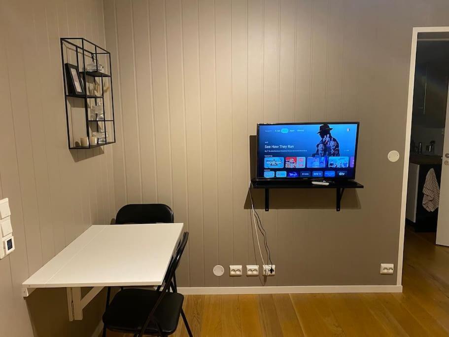 Aurora Apartment Very Close To Cable Car And Sherpatrappa Tromso Bagian luar foto