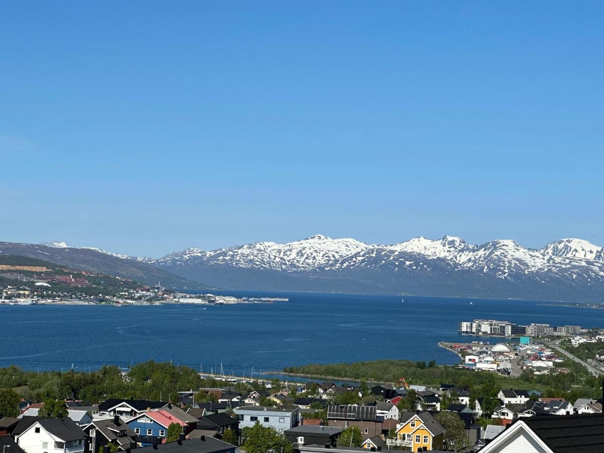 Aurora Apartment Very Close To Cable Car And Sherpatrappa Tromso Bagian luar foto