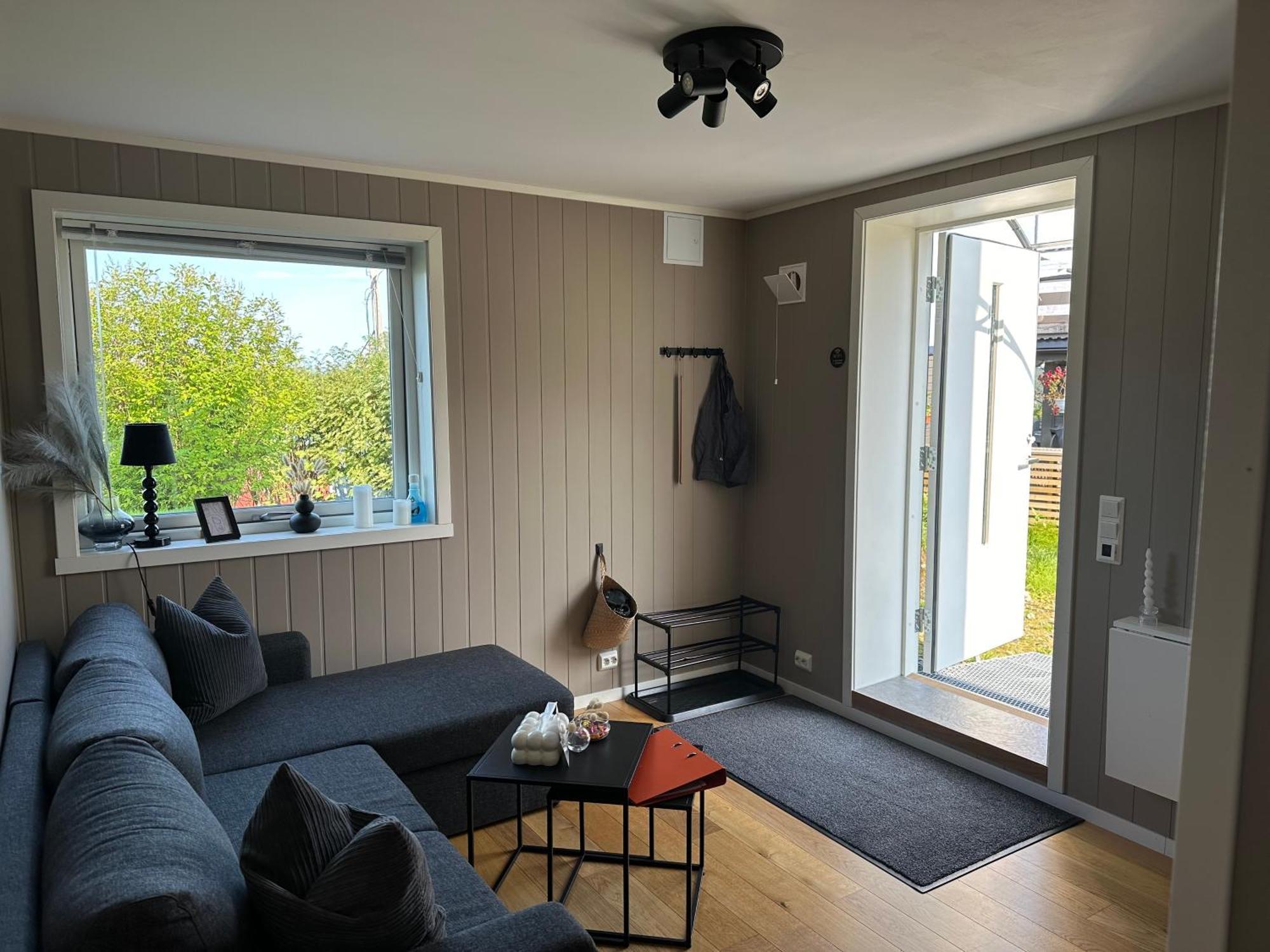 Aurora Apartment Very Close To Cable Car And Sherpatrappa Tromso Bagian luar foto